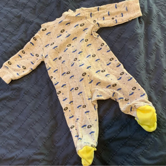 ⭐️ 5 for $15 Long Sleeve Footed Onesie - Picture 6 of 6